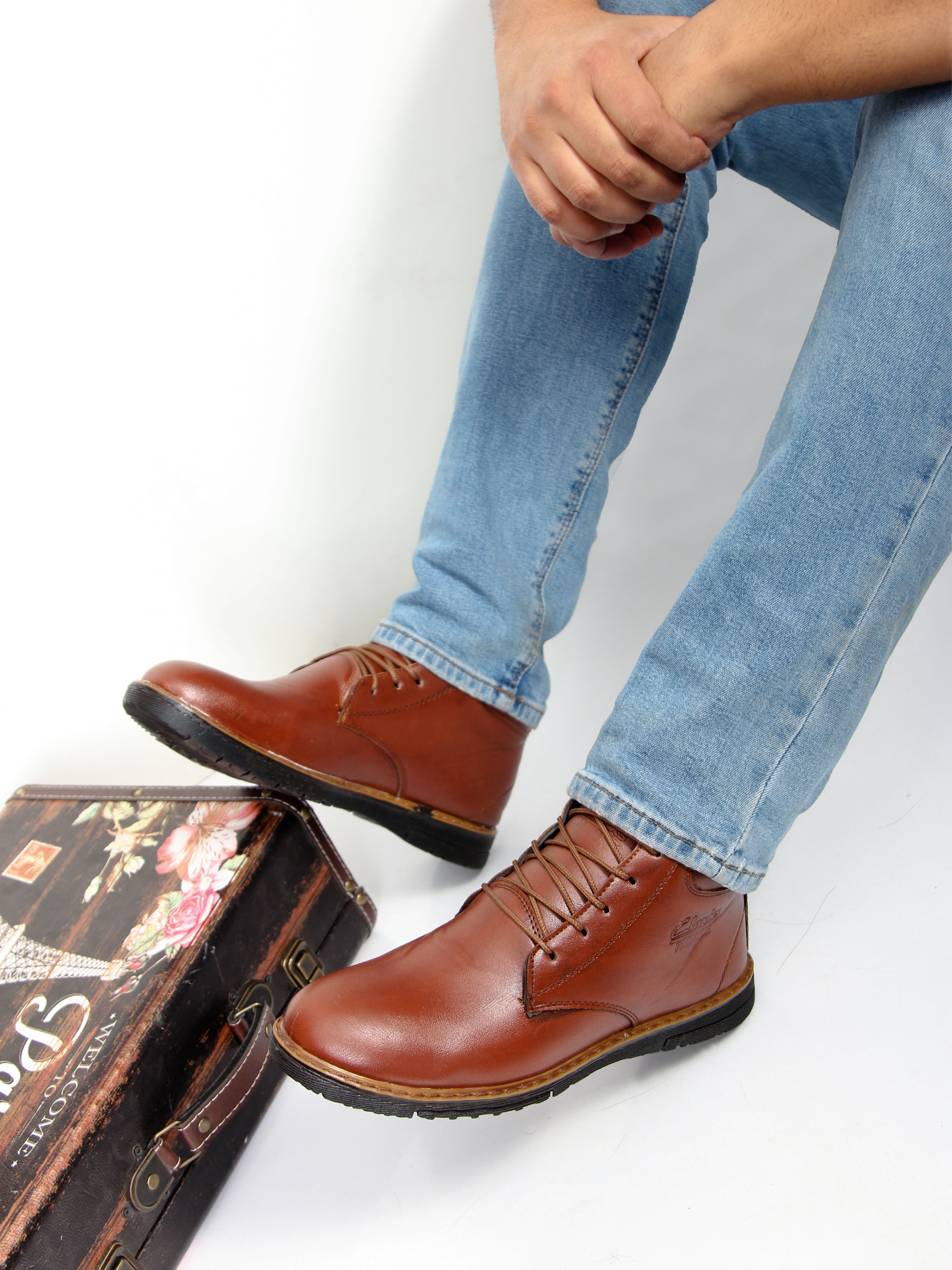 نیم بوت clarks عسلی